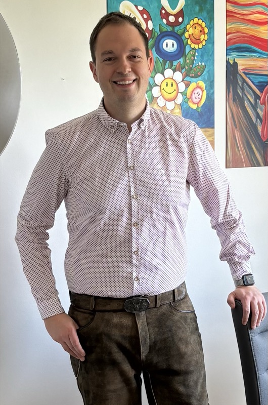 Porträtfoto von Mag. Stefan Gündhör, Plattformbetreiber.
